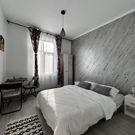 Lower Town Studio #2 Sibiu Bagian luar foto