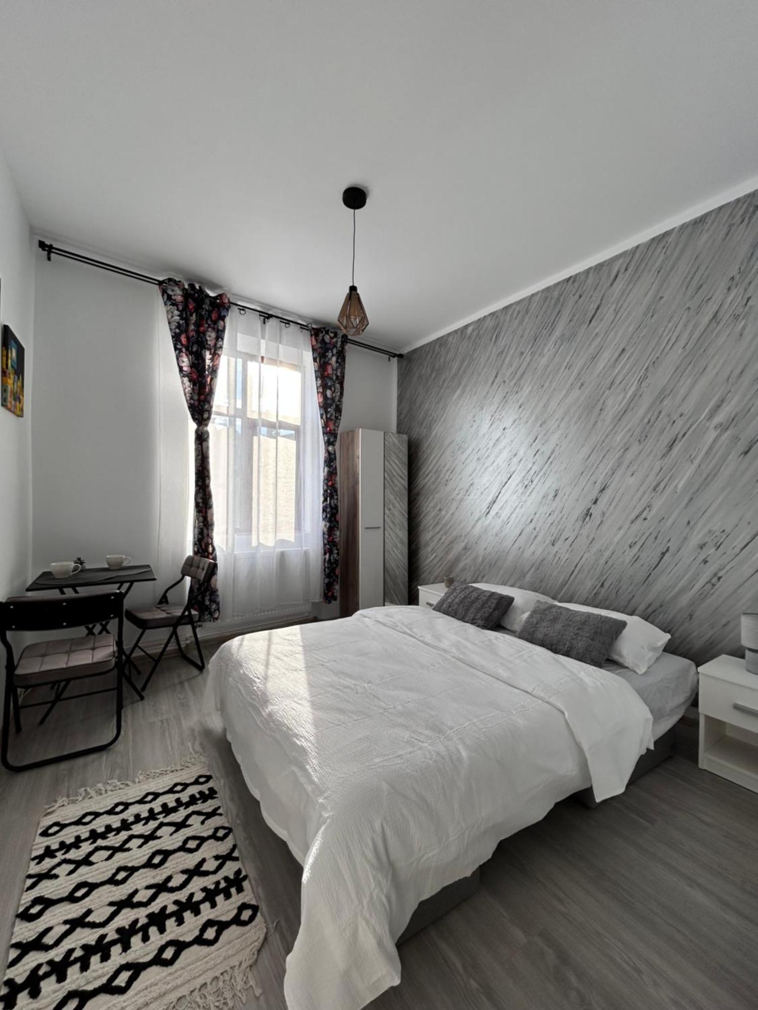 Lower Town Studio #2 Sibiu Bagian luar foto